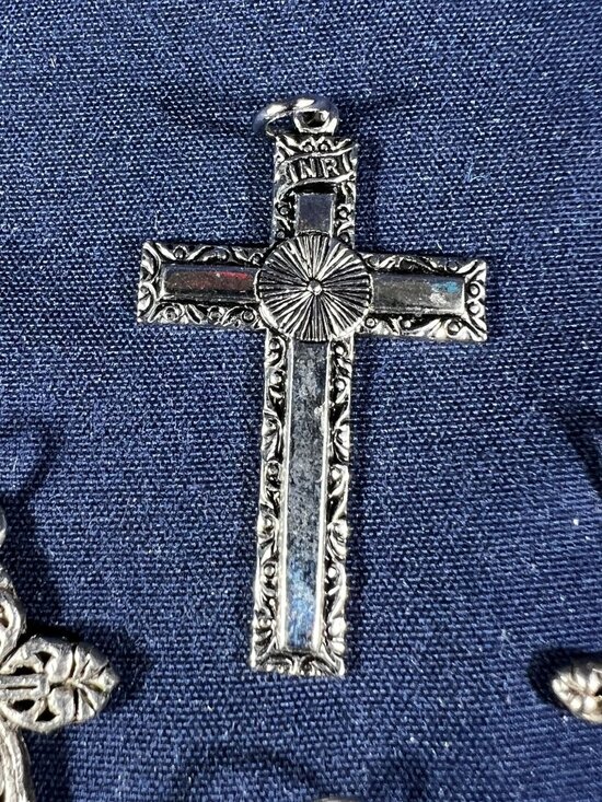 Set Of 4 Small Silver Cross Charms/Pendants With Intricate Designs For Jewelry M - Picture 2 of 5